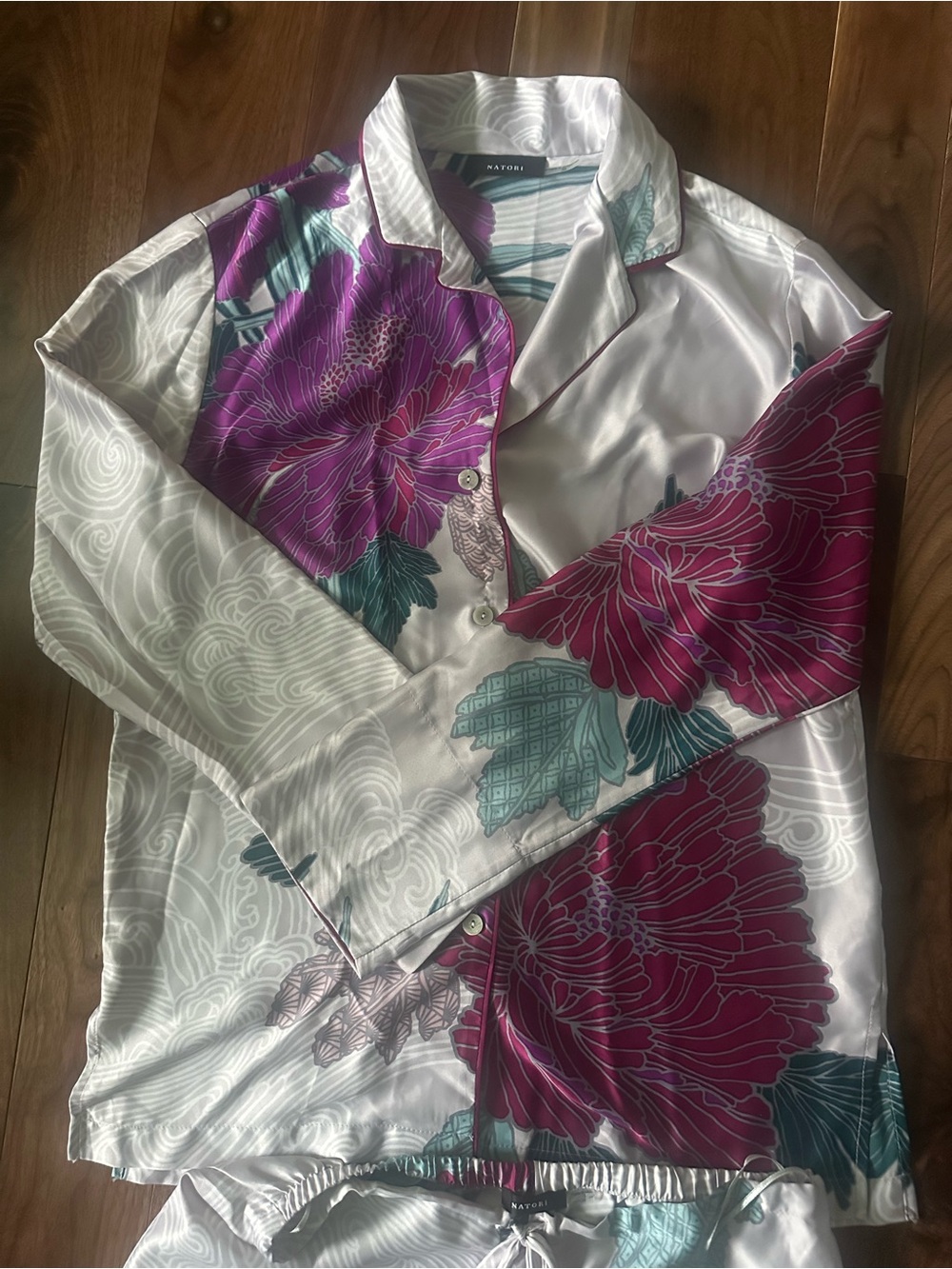 Natori Silky Peony Blossom Notch PJ Set; Size XS - Picture 5 of 9